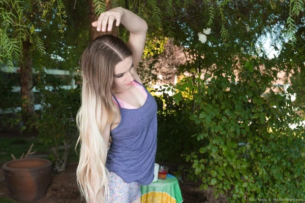 Teenage model Niki Snow shows her nice ass and hairy twat outdoors  - Hairy, Clothed, Outdoor, Legs, Amateur, Shorts, Ass, Tiny Tits, Beautiful, Solo  - Photo 6