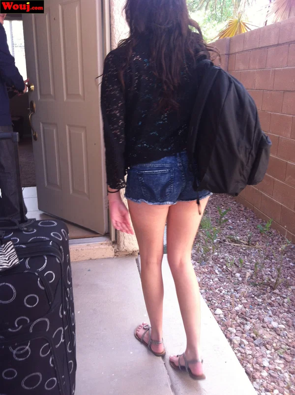 All-natural babe posing in her colorful shirt and booty shorts in a solo  - Beautiful, Amateur, Solo, Non Nude, Babe, Brunette  - Photo 1