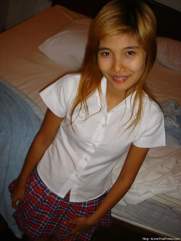 Sweet asian babe lowering her panties and flashing her hairy cooter  - Thai, Panties, Teen, Asian, Ass, Babe, Hairy, Schoolgirl, Pussy, Skirt  - Photo 8