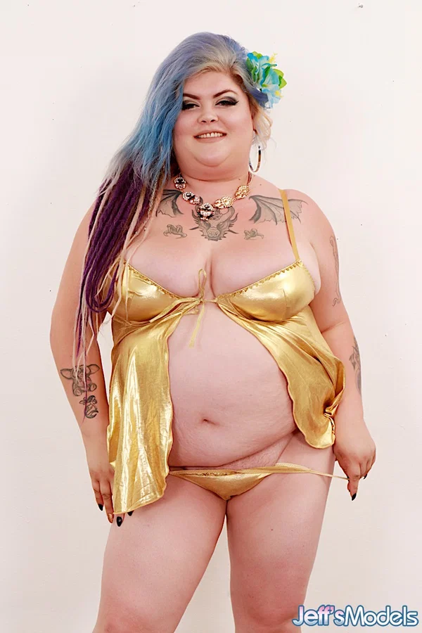 Obese woman Sasha Syren wears a flower in dyed hair while showing her pussy  - SSBBW, BBW, Saggy Tits, Big Tits, Spreading, Tattoo, Chubby, Curvy, Panties, Pussy  - Photo 1