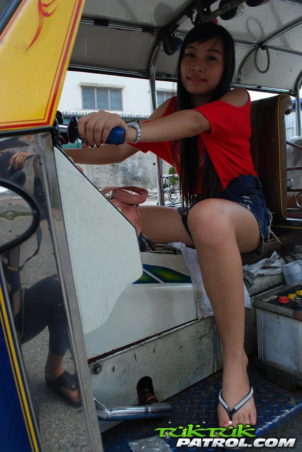 Pretty Asian Bew rides in a tuk tuk while showing her hot legs in booty shorts  - Thai, Mom, Asian, Amateur, Sexy, Tall, Skinny, British  - Photo 18