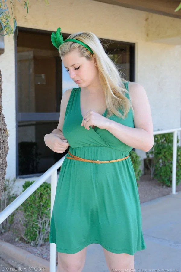 Blonde beauty Danielle reveals natural big tits & stuffs her pussy outdoors  - Amateur, Big Tits, Babe, Feet, Pussy, Solo, Spreading, Beautiful, Non Nude  - Photo 2