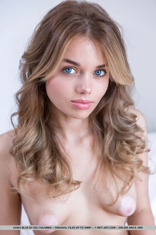 Young teen Keira Blue uncovers tiny tits as she gets naked on her bed  - Nipples, Teen, Tiny Tits, Natural Tits, Blonde, Model, Babe, Hairy, Glamour, European  - Photo 18