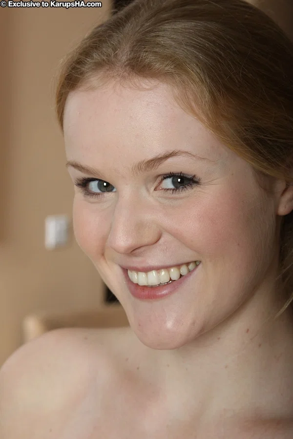Amateur teen Natalie Hawthorne strips naked and touches herself  - Amateur, Teen, Cute, Blonde, White  - Photo 20