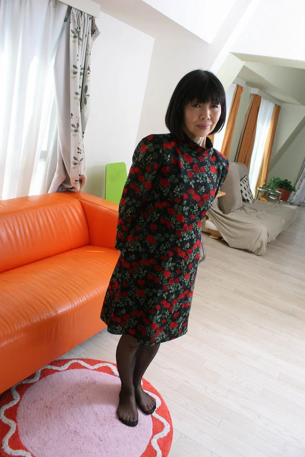 Japanese granny exposes her body and teases with her hairy pussy in a solo  - Granny, Japanese, Asian, Short Hair, Pale, Spreading, Pussy, Feet, Non Nude  - Photo 2