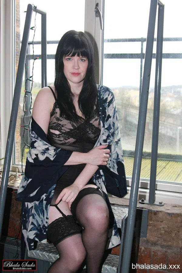 Dark-haired MILF posing in her super sexy black outfit in a solo  - MILF, Stockings, Beautiful, Skirt, Brunette, Legs, Non Nude, High Heels, Outdoor, Babe  - Photo 19