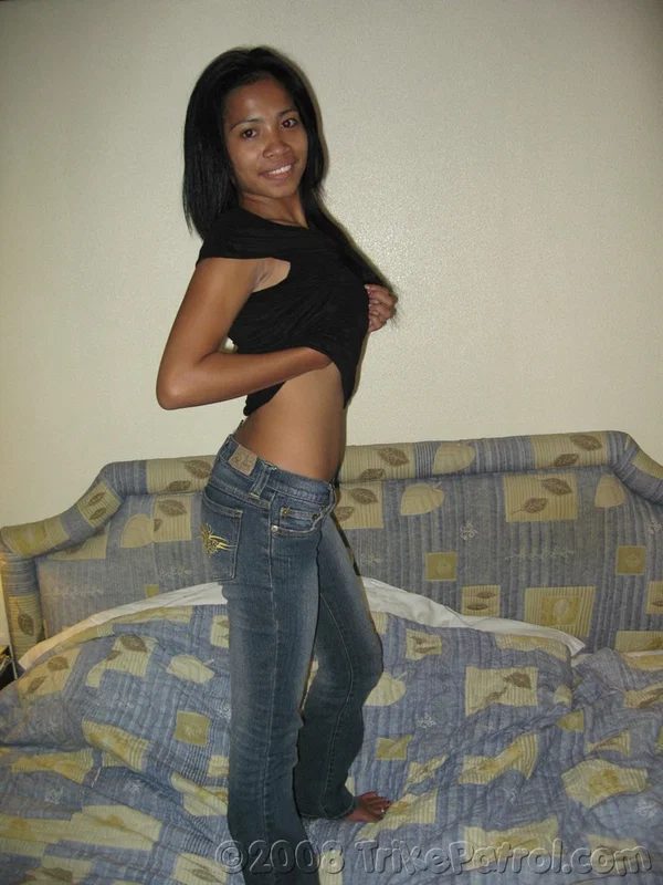 Cute Filipina Lyza Gubot strips naked before having sex in the bathroom  - Filipina, Pinay, Asian, Amateur  - Photo 3
