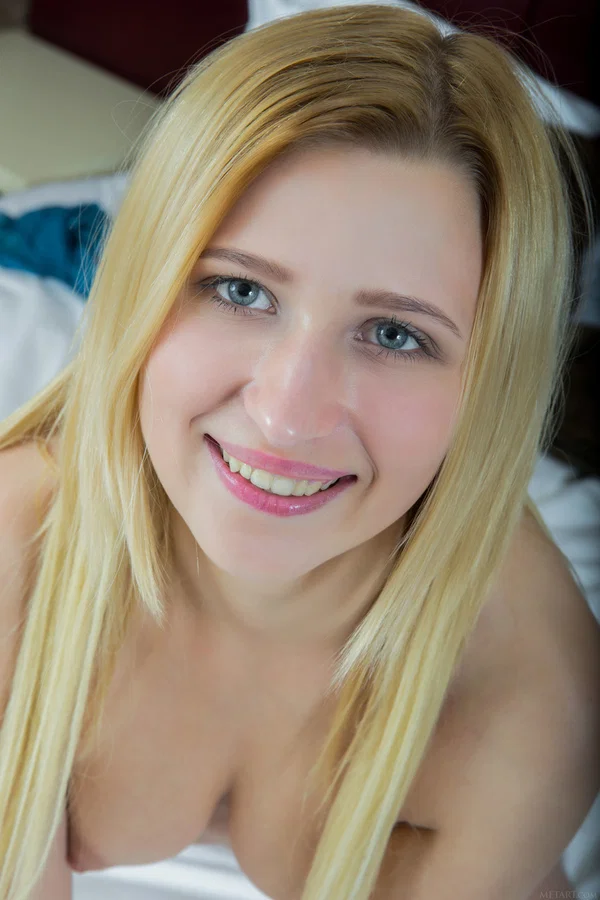 Beautiful teen Lisa Dawn gets completely naked on top of her bed  - Spreading, Ukrainian, Kitchen, Shaved, Teen, Pussy, Sexy, Perfect, Close Up, Tiny Tits  - Photo 21