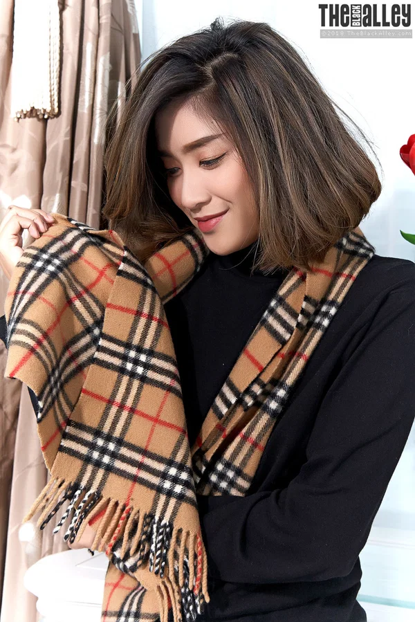 Asian beauty Apple gets bare naked with a winter scarf around her neck  - Asian, Pussy, Beautiful, Short Hair, Babe, Clothed, Brunette, Spreading, Solo, Hairy  - Photo 2