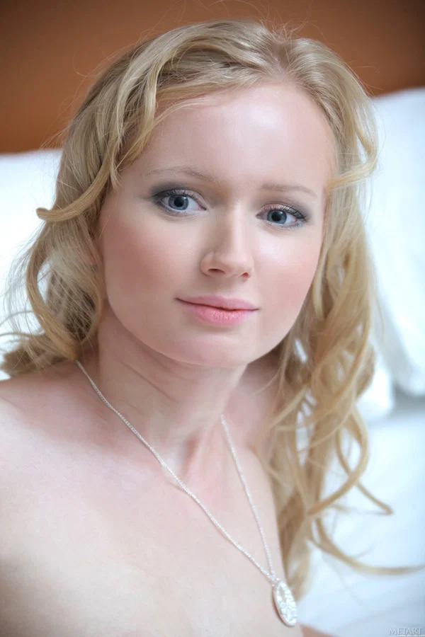 Met Art performed by Lana H Nude Gallery  - Teen, Babe, Glamour, Beautiful, Blonde, Feet, Solo, Pussy, Cute, Model  - Photo 1