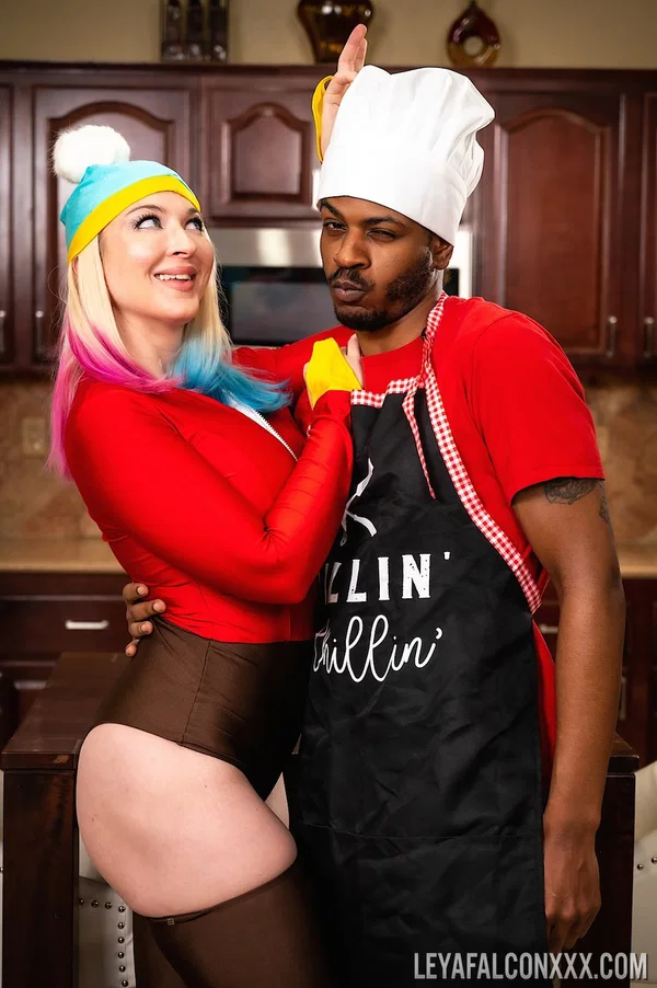 Stacked blonde Leya Falcon has hardcore interracial sex with the chef  - Interracial, Pornstar, White, Blonde  - Photo 1
