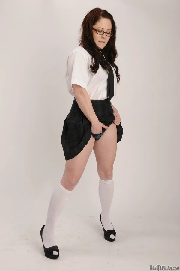 Naughty teen with glasses Misti Dawn strips and exposes her natural tits  - Mom, Family, MILF, Pussy, Teen, Redhead, Schoolgirl, Glasses, Pornstar, Cute  - Photo 9