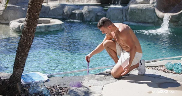 Glamorous brunette Scarlett Alexis gets fucked by a handsome pool guy  - Pornstar, Brunette, Skinny  - Photo 2