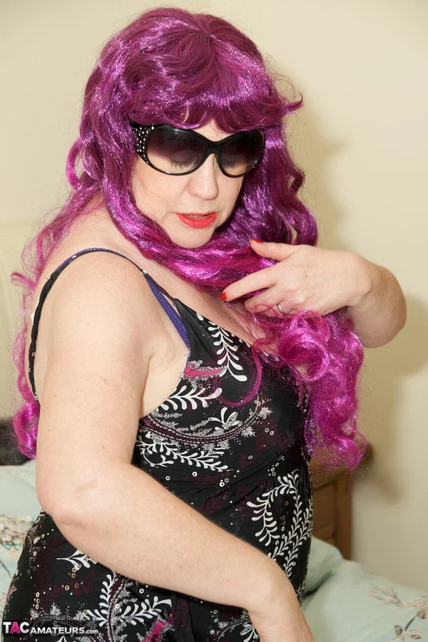 Purple haired hot granny frees saggy boobs & spreads legs to toy in pantyhose  - Granny, Non Nude, Pantyhose, Glasses, Mature, Amateur, European, Spreading, Saggy Tits, Dildo  - Photo 10