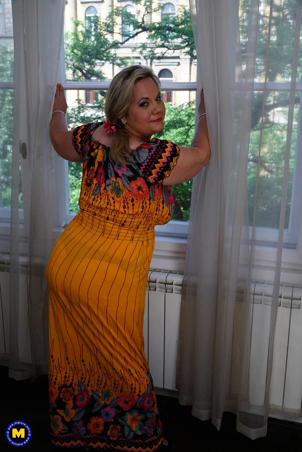 Obese older woman gets banged doggystyle on a sofa by her toy boy  - BBW, Mature, Saggy Tits, Reality, Amateur, Blonde, Chubby, Clothed, Kissing, Curvy  - Photo 3