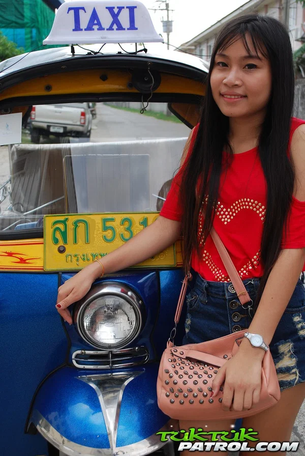Pretty Asian Bew rides in a tuk tuk while showing her hot legs in booty shorts  - Thai, Mom, Asian, Amateur, Sexy, Tall, Skinny, British  - Photo 4