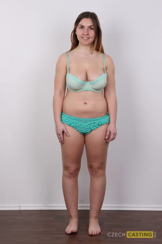 Amateur model with a big butt and natural tits gets totally naked  - Chubby, Amateur, Thick, Czech, Casting, Curvy, BBW, Ass, Hairy, Big Tits  - Photo 7