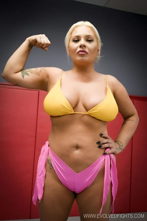 Blonde MILF London Rose gets a pussy licking while wrestling with a man  - Chubby, Curvy, Thick, MILF, BBW, Natural Tits, Tattoo, Big Tits, Bikini, Ass  - Photo 3