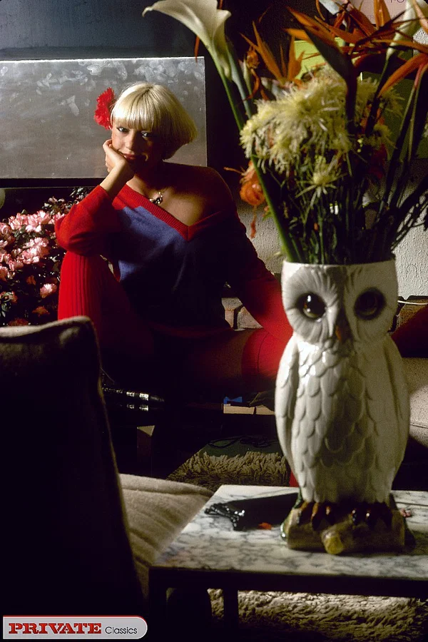 Short haired blonde from an earlier era masturbates with a wine bottle  - Vintage  - Photo 8