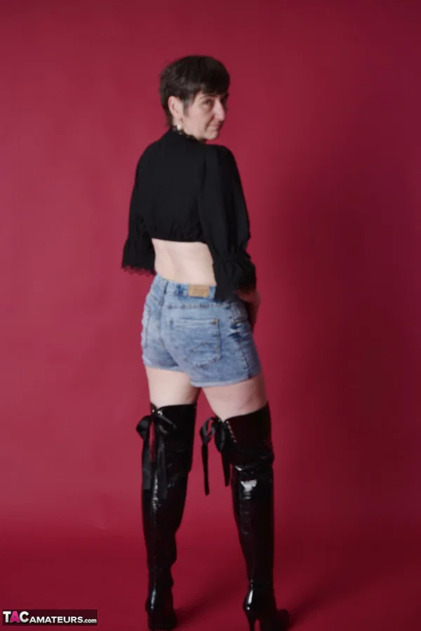 Brazen mature mom reveals saggy tits & drops shorts to pose nude in boots  - Mature, Saggy Tits, Amateur, Shorts, Boots, Short Hair, Brunette, Clothed, Tiny Tits, European  - Photo 1
