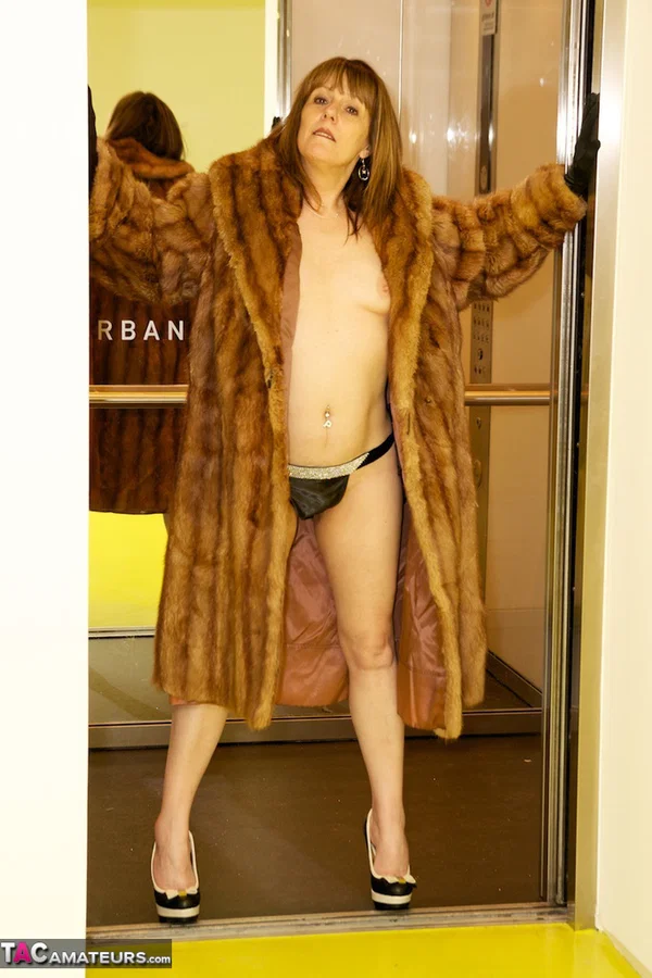 Middle-aged amateur Pandora flashes in a full-length fur coat and heels  - Amateur, Panties, High Heels, Tiny Tits, Legs, European, Brunette  - Photo 15