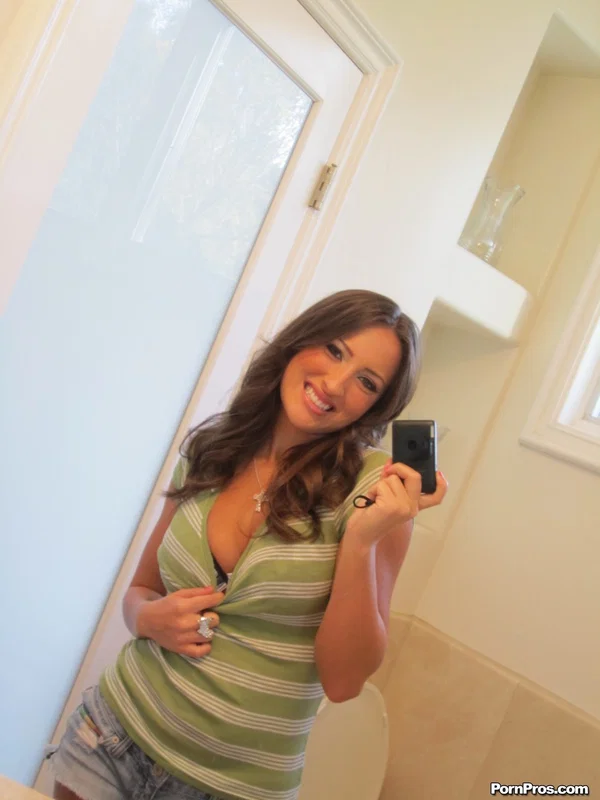 White chick Lizz Tayler takes off her shirt and panties to show natural tits  - Teen, Brunette, Pussy, Cute, Non Nude  - Photo 5