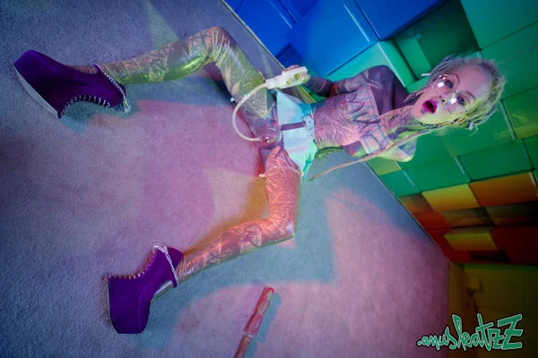 Tattooed freak Anuskatzz masturbates with toys in cantilever heels  - Latex, Glasses, Piercing, Fetish, Tattoo, Pigtails, High Heels, Dildo, Masturbation, Spreading  - Photo 3