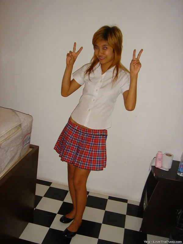 Sweet asian babe lowering her panties and flashing her hairy cooter  - Thai, Panties, Teen, Asian, Ass, Babe, Hairy, Schoolgirl, Pussy, Skirt  - Photo 4