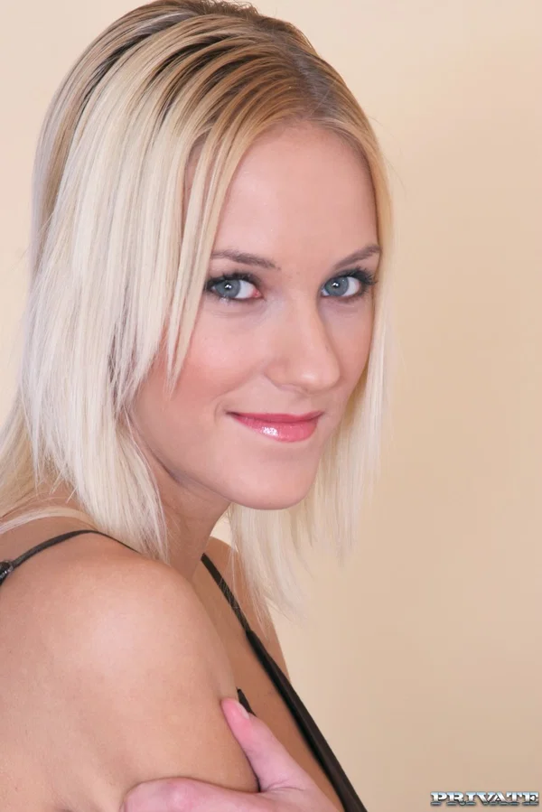 Blonde supermodel Justine Ashley shows her naturals and tastes cum after sex  - Anal, Jeans, Cumshot, Reality, Czech, Masturbation, Face, Pussy, Ass, Blonde  - Photo 6