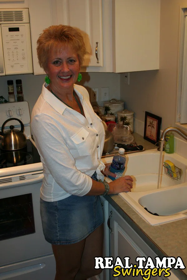 Amateur granny Tracy Lick and her friends suck each other's tasty nips  - Swingers, Party, Mature, Amateur, Big Tits, Glasses, Non Nude  - Photo 1