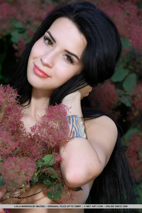 Brunette teen Lola Marron strikes great nude poses in front of bushes  - Teen, Outdoor, Babe, European, Glamour, Hairy, Spreading, Close Up, Face, Ass  - Photo 12