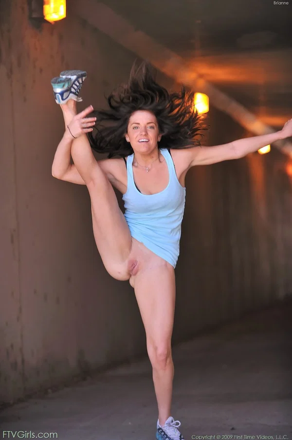 Fit amateur babe Brianne strips & shows her ass & muff in public while jogging  - Public, Petite, Flexible, Shorts, Outdoor, Amateur, Sexy, Pussy, Beautiful, Bikini  - Photo 17