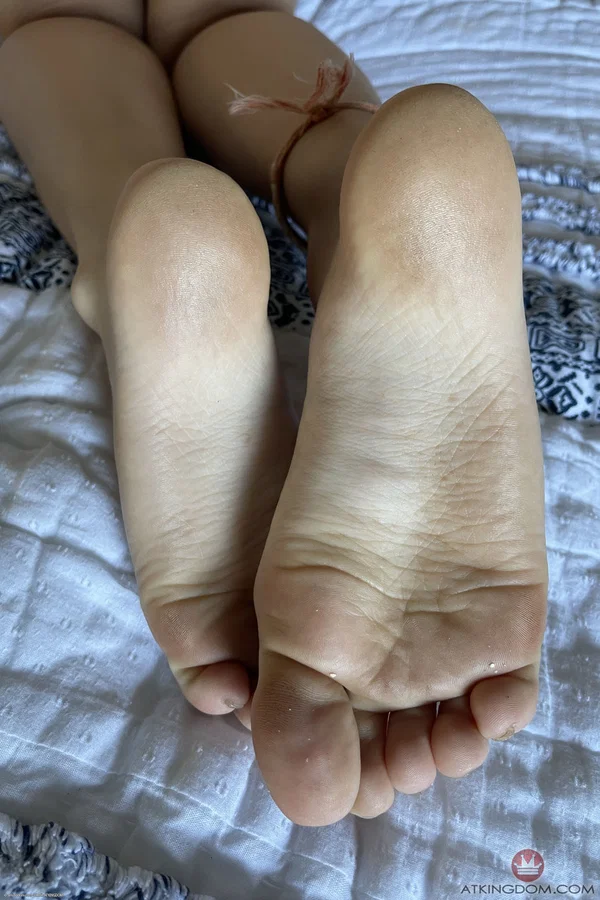 Petite blonde teen Riley Star shows her trimmed pussy up close on her bed  - Girlfriend, Amateur, Teen, Beach, Feet, Hairy, Pussy, Petite, Step Sister, Blonde  - Photo 21