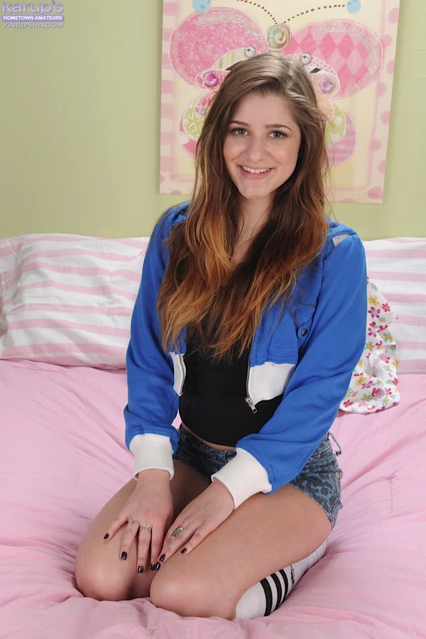 First timer Teddi Rae strips to sport socks to show her wet pussy  - Flexible, Teen, Amateur, Socks, Babe, Ass, Face, Pussy, Shorts, Close Up  - Photo 2