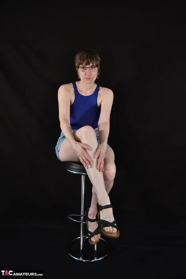 Mature lady Hot MILF looses her natural tits while wearing denim shorts  - Mature, Saggy Tits, Short Hair, Bikini, Glasses, Jeans, Shorts, Clothed, Amateur, Feet  - Photo 3