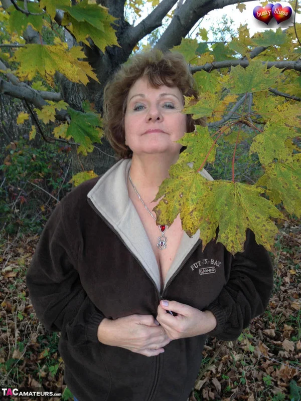 Older woman Busty Bliss exposes her big natural tits under a tree in the fall  - Mature, Saggy Tits, BBW, Amateur, Outdoor, Clothed, Curvy, Short Hair, Chubby, Thick  - Photo 4