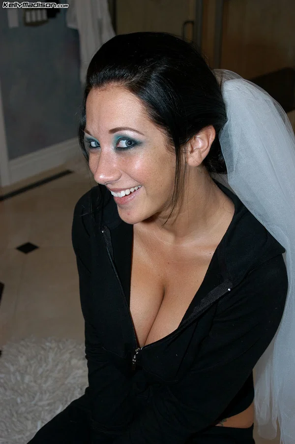 Dark haired female Jayden Jaymes gets caught naked on her wedding night  - Groupsex, Big Tits, Pornstar, Non Nude, Feet, Brunette, Pussy  - Photo 13