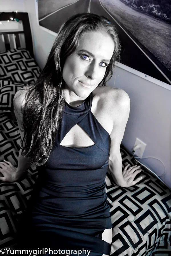 Hot MILF Sofie Marie flaunts her big ass in a sexy bedroom striptease  - Ass, Dress, Skirt, Sexy, Pornstar, Brunette, Non Nude, Spreading, Pussy, PAWG  - Photo 19