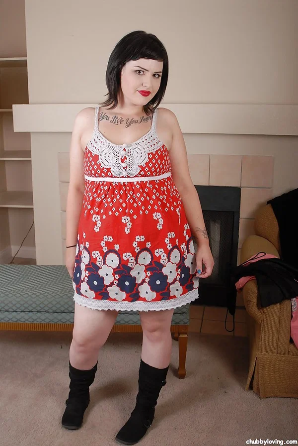 Big tits brunette Candi reveals her fatty big tits and teases mature ass  - BBW, Mature, Chubby, Boots, Thick, Tattoo, Curvy, Clothed, Skirt, Big Tits  - Photo 2