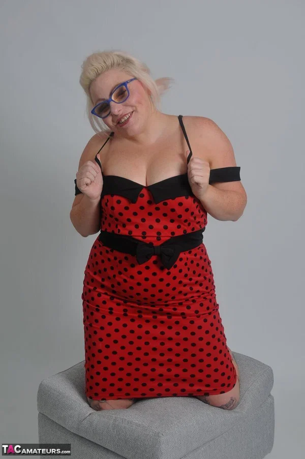 Tattooed blonde Mollie Foxxx removes her dress while wearing glasses  - Mature, Chubby, Thick, Curvy, Lingerie, Glasses, British, Redhead, BBW, Tattoo  - Photo 8