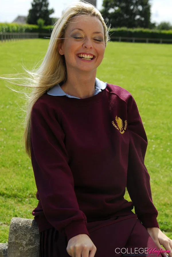 Gorgeous fields hockey player strips her uniform and shows her cleavage  - College, Schoolgirl, Outdoor, Uniform, Non Nude  - Photo 4