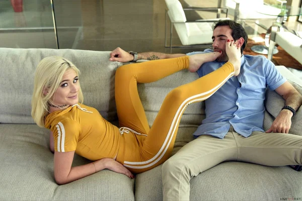 Blonde teen Jessie Saint gets fucked hard & has her toes & pussy licked  - Fetish, Feet, Ass, Legs, Clothed, Sexy, Blonde, Footjob, Handjob, Cowgirl  - Photo 8