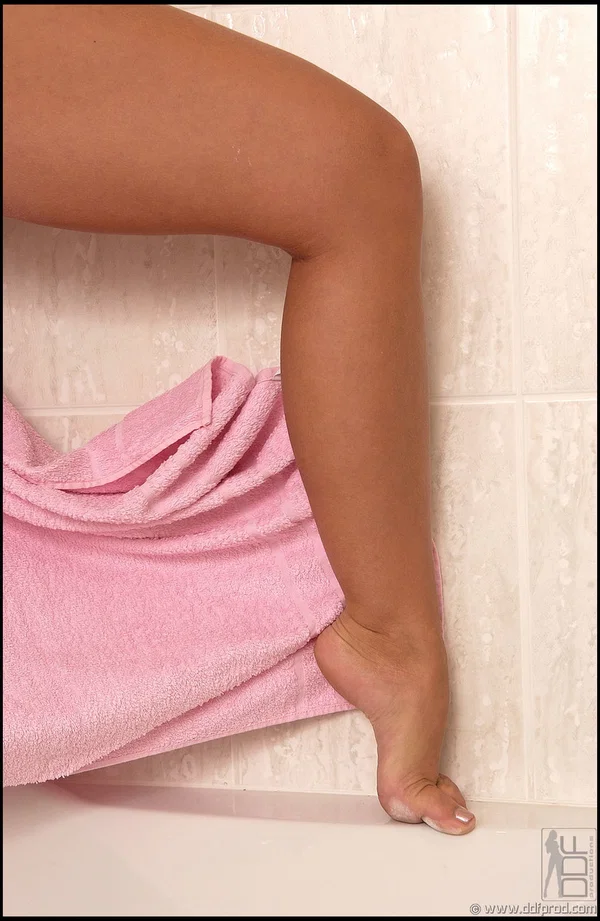 Adorable blonde with big boobs Kelly H shaves her sexy pussy in the shower  - Bath, Big Tits, Feet, Pussy, Wet, Beautiful, Legs, Short Hair, Babe, Spreading  - Photo 5