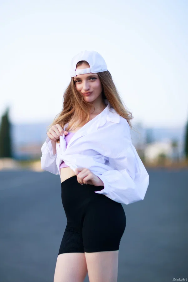 Long legged teen takes selfies before getting naked on a blanket  - Cute, Model, Teen, Glamour, Babe, Beautiful, Solo  - Photo 3