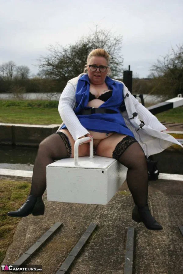 Fat amateur Lexie Cummings exposes tits and twat at a lock  - SSBBW, BBW, MILF, Non Nude, Stockings, Outdoor, Amateur, Glasses, Upskirt, Chubby  - Photo 5