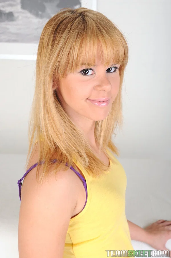 Sweet teen blonde Elizabeth Bentley flaunts her natural tits and ass  - Cute, Teen, Blonde, Pussy, Spreading, Non Nude  - Photo 1