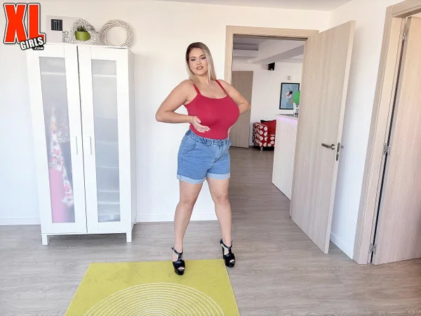Blonde BBW Erin Star unleashes her massive tits while getting naked  - Big Tits, Chubby, Thick, Curvy, Saggy Tits, Natural Tits, BBW, High Heels, Panties, Shorts  - Photo 3
