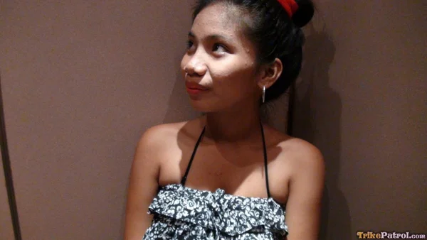 Cute Filipina girl exposes her firm boobs and erect nipples for the first time  - Sexy, Asian, Amateur, Pretty, Outdoor, Non Nude  - Photo 11