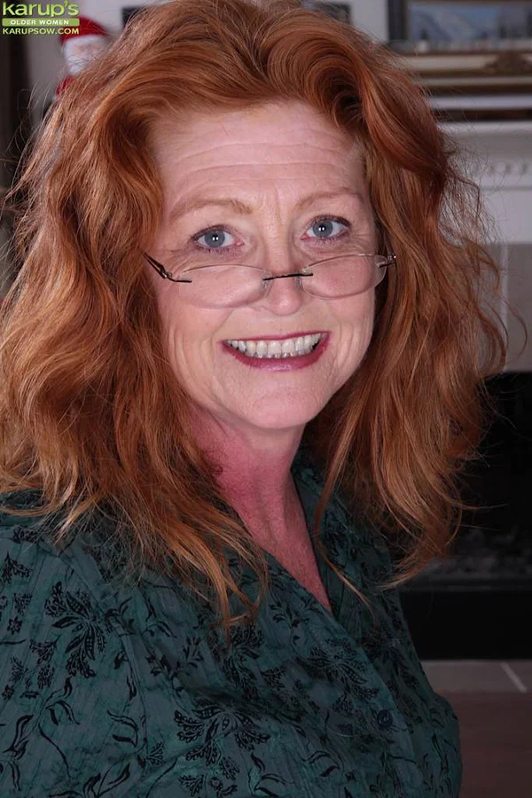 Old lady Veronica Smith joyfully shows off her aging assets on her desk  - Mature, Amateur, Stockings, Redhead, Big Tits, Panties, Lingerie, Face, Close Up, Glasses  - Photo 1