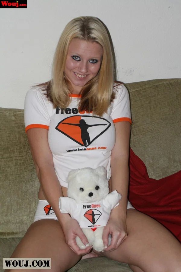WouJ starring WouJ Sex Gallery  - Beautiful, Solo, Babe, Amateur, Non Nude, Pretty, Cute, Teen, Sexy, Blonde  - Photo 14
